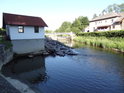 Jak vidno la velkém jezu v Letohradě byl vybudován rybochod.